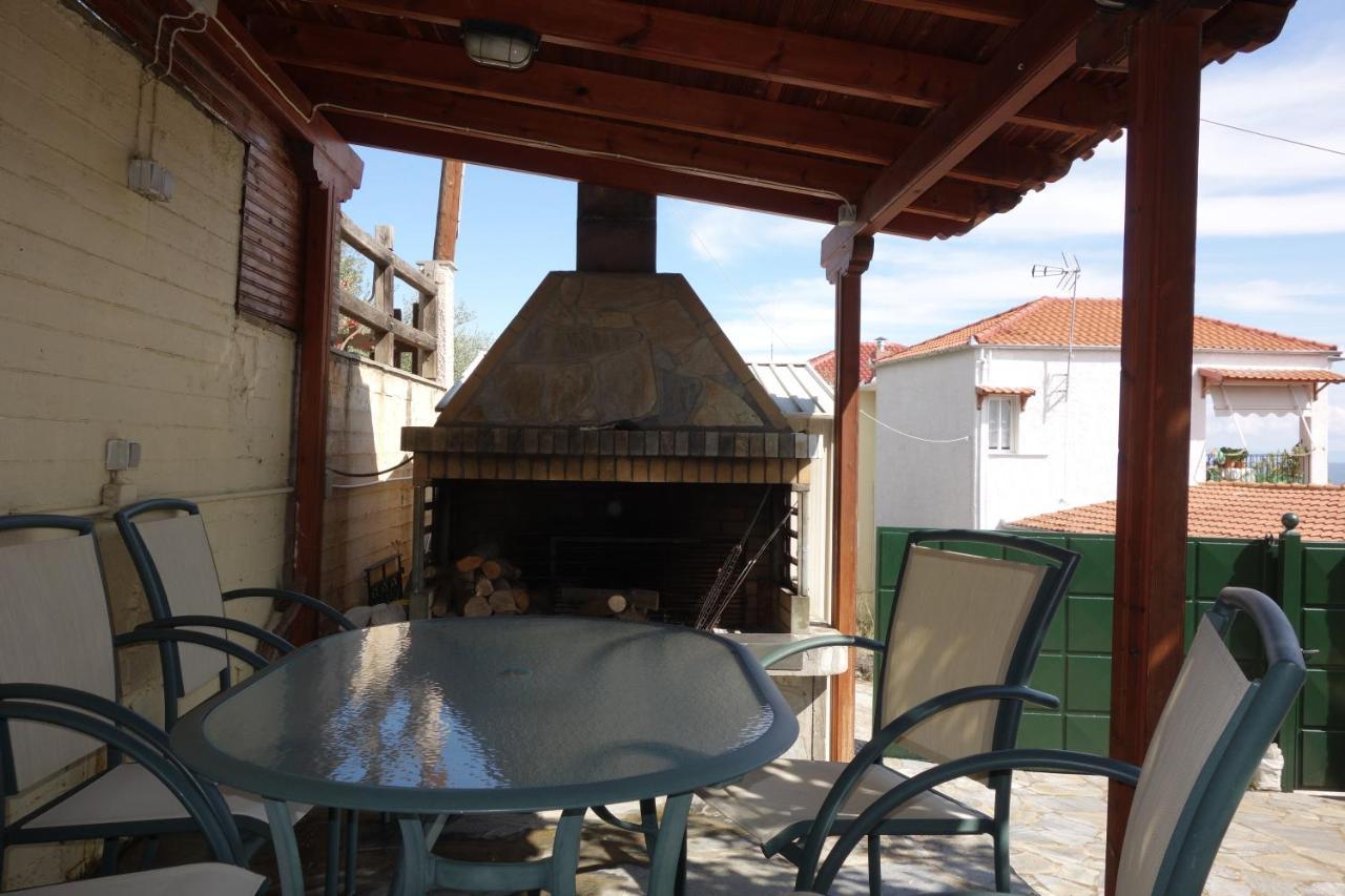 Beach Front House With View Marathos  Exterior photo